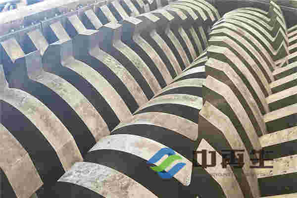 一臺(tái)新的撕碎機(jī),它的刀片能用多久?