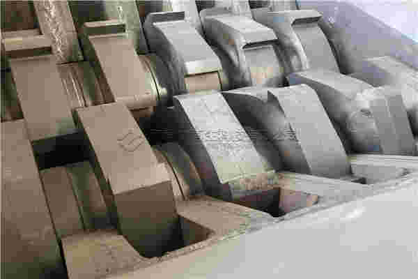 為什么撕碎機刀具的轉(zhuǎn)動方向不一樣?