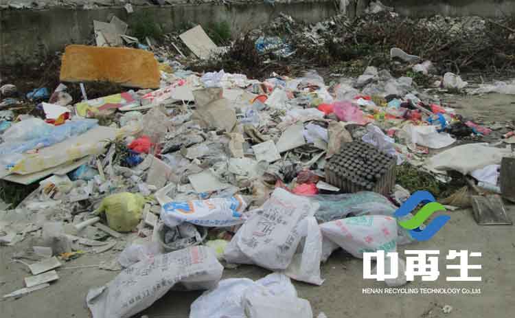 解決生活垃圾問題的根本在于，減少垃圾產(chǎn)出并回收有用物資