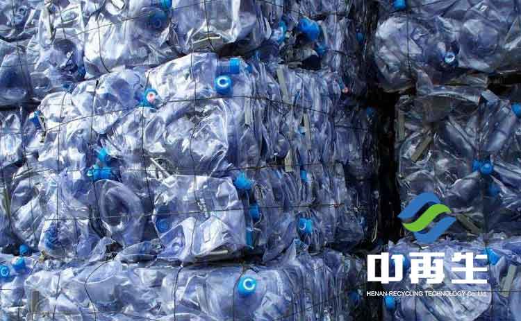 我國的廢舊塑料回收經(jīng)濟(jì)發(fā)展將要進(jìn)入一個(gè)轉(zhuǎn)折期，需要從“數(shù)量效益型”轉(zhuǎn)變?yōu)椤百|(zhì)量民生型”。